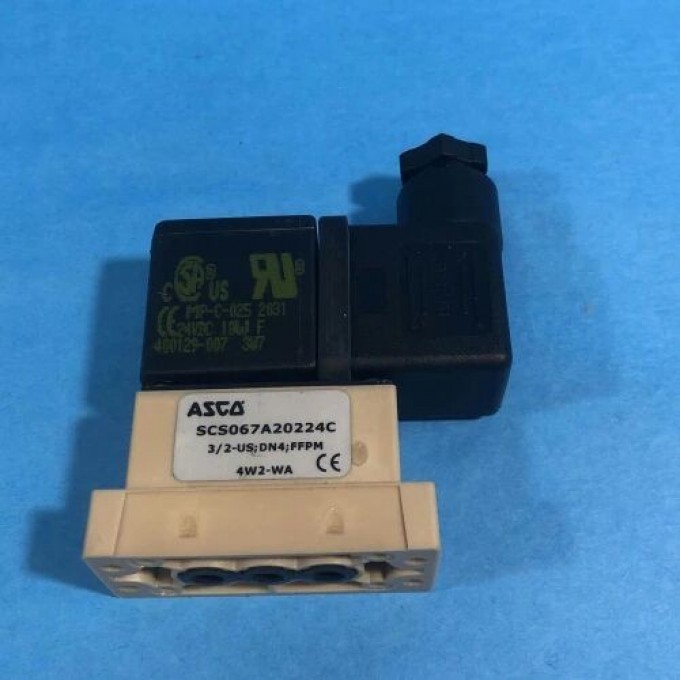 Миниатюрный электромагнитный клапан с горизонтальным соединителем Asco ASCO-SCS067A20224C-HORIZONTAL-CONNECTER-MINIATURE-SOLENOID-VALVE